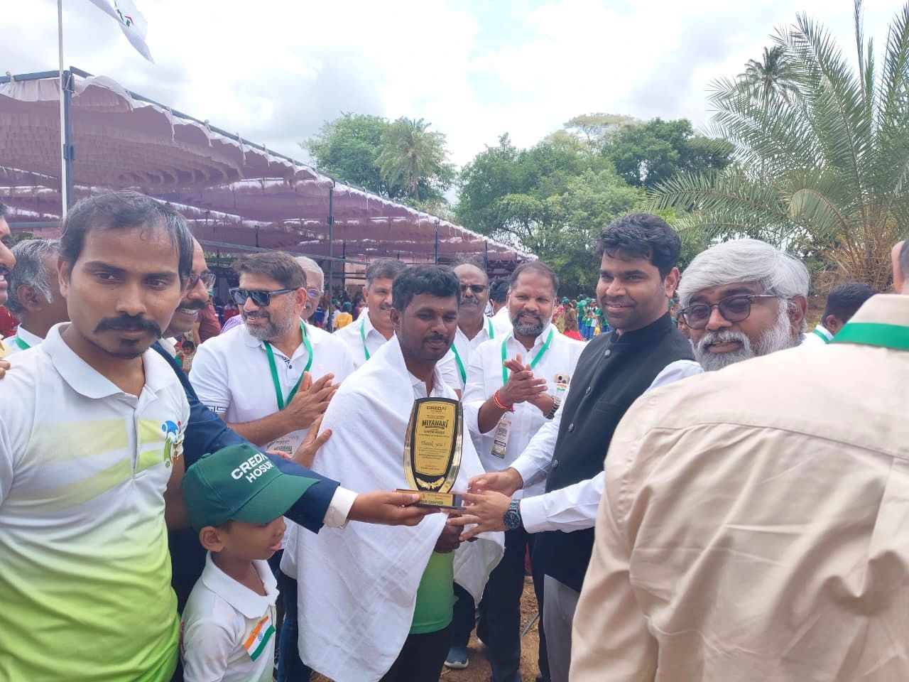 CREDAI Miyawaki memento handed to Karisakattu Poove Trust